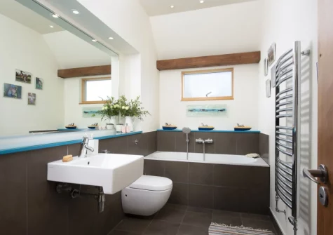 The first floor bathroom at Gull Rock, Rock