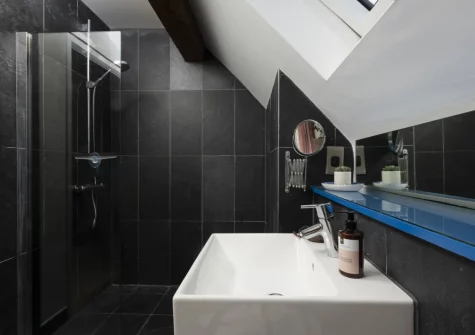 The first floor bathroom at Gull Rock, Rock
