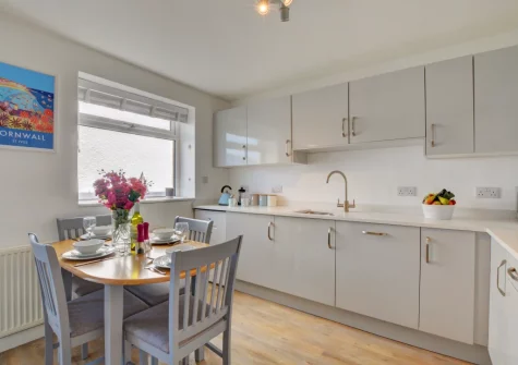 The kitchen & dining area at Gunnedah Studio, Crackington Haven