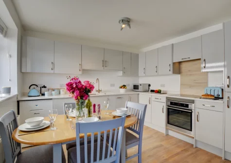 The kitchen & dining area at Gunnedah Studio, Crackington Haven