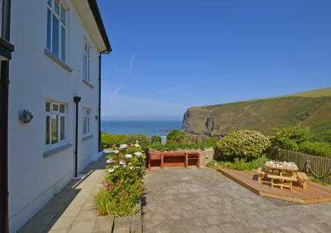The patio & alfresco dining area at Gunnedah Studio, Crackington Haven