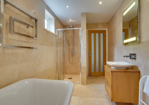The bathroom at Gwyns An Mor, Marazion