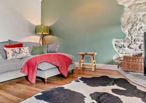 Gwyns, St Breward is a charming 1-bedroom Cornish barn conversion perched on the edge of wild Bodmin Moor, complete with a log burner, a courtyard firepit, and easy access to Cornwall's finest beaches, moorland walks, and coastal villages.