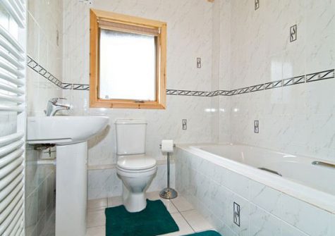 The bathroom @ Hadleigh Lodge