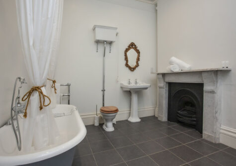Bedroom #1 en-suite at Hallsanery House, Landcross