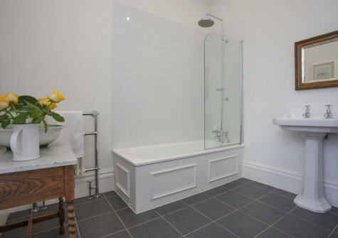 Bedroom #6 en-suite at Hallsanery House, Landcross