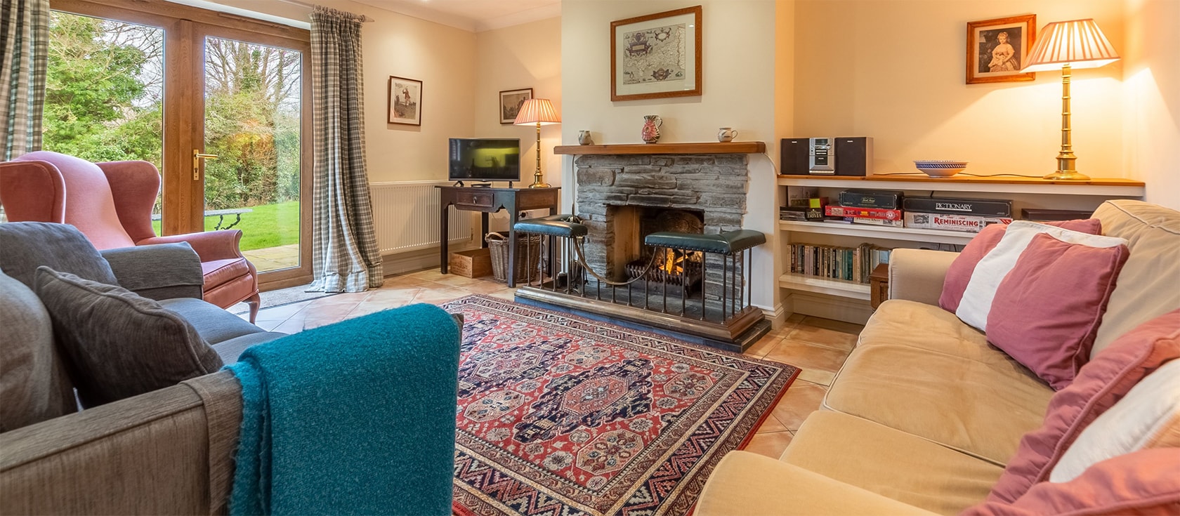 Hampden, Roserrow is a well appointed six bedroom house for 12 close to Polzeath Beach, surf schools, restaurants & The Point Spa & golf course. Spacious rooms with fireplace, conservatory, gardens, parking & rural views. Walk to beach & restaurants.