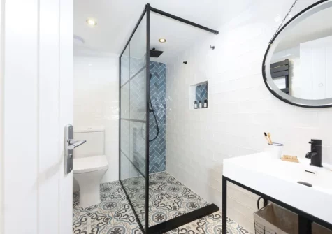 The shower room at Happy Days Cottage, St Ives