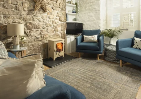 Happy Days Cottage, St Ives is a beautifully refurbished three-bedroom retreat in the heart of historic Downalong, featuring exposed stone walls, a luxurious top-floor master suite with roll-top bath, and effortless access to harbour and beaches.