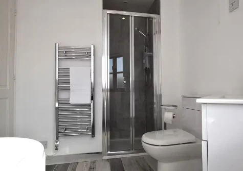 The bathroom at Happy Days, Poughill
