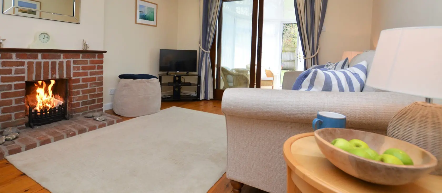 Happy Days, Poughill is a delightful 3-bedroom detached cottage combining village charm with easy access to Bude's beaches. Featuring a cosy fireplace, sunny conservatory, and enclosed garden, it's the perfect Cornish retreat for a family holiday.