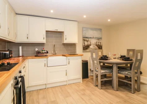 The kitchen & dining area at Harbour Cottage, Torquay
