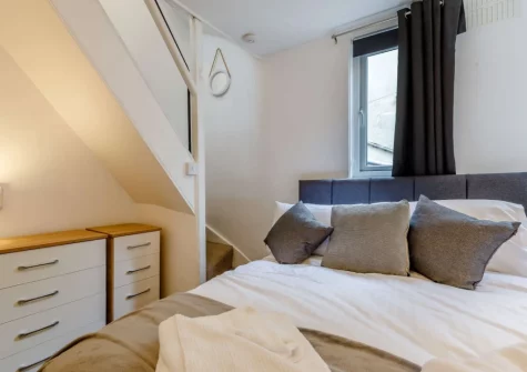 Bedroom #1 at Harbour Echo, Brixham