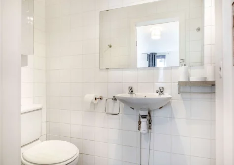 Bedroom #1 en-suite shower room at Harbour Echo, Brixham