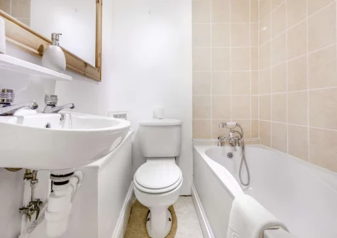 The bathroom at Harbour Echo, Brixham