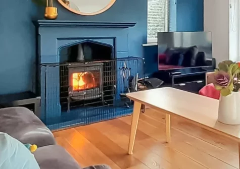 Harbour Heights, Brixham is a welcoming three-bedroom house set in a quiet residential area, featuring a sunny garden with summerhouse, cosy wood burner, modern kitchen, and easy access to the harbour town's beaches and waterfront attractions.