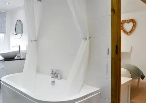 Bedroom #3 en-suite bathroom at Harbour Hideaway, Ilfracombe