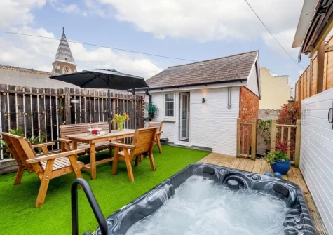 The roof terrace, outdoor sitting area & hot tub at Harbour Hideaway, Ilfracombe