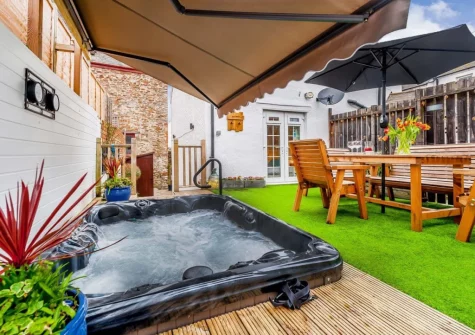 The roof terrace, outdoor sitting area & hot tub at Harbour Hideaway, Ilfracombe