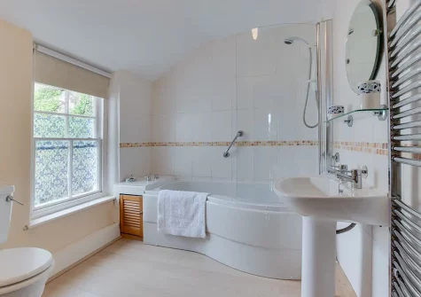 The bathroom at Harbour Lights, Porthleven