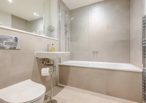 The bathroom at Harbour Reach, Padstow