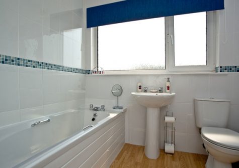 Family Bathroom @ Harbour View, Brixham