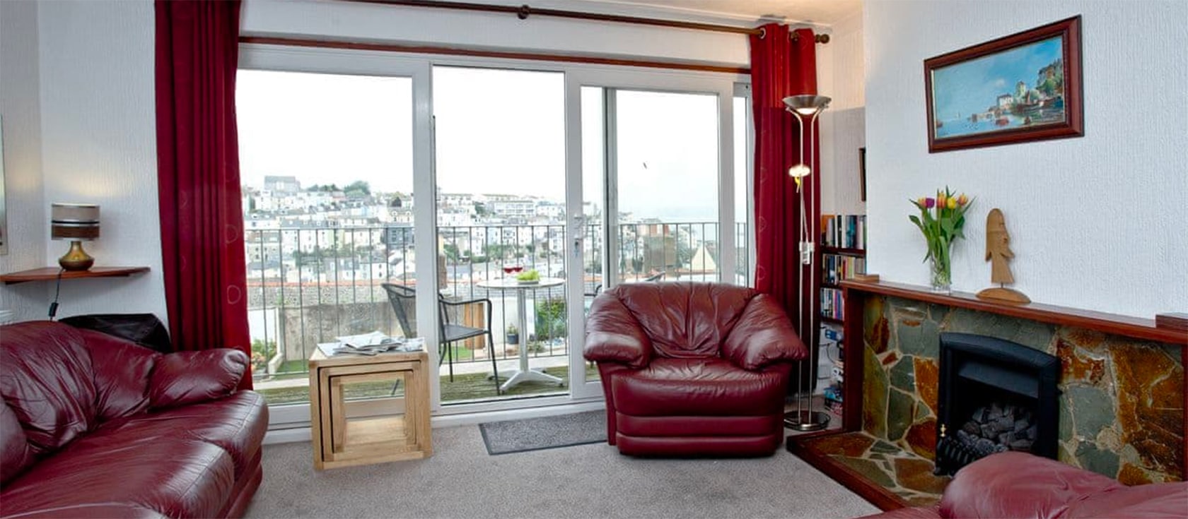 With great views over the town & out to sea, Harbour View, Brixham is a great base from which to explore Brixham & the surrounding area. The Harbour is close by and a stroll along the coastal path brings you to a great selection of local beaches.