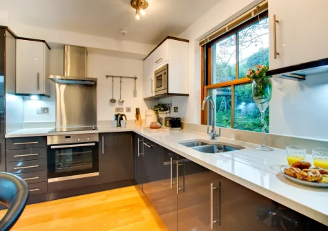 The kitchen at Harbour View, Looe