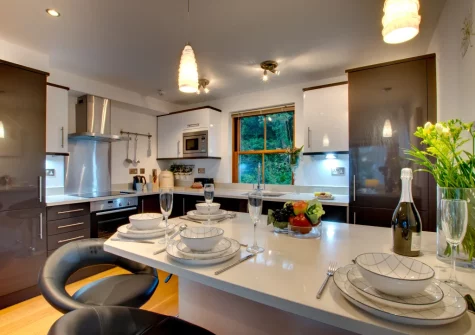 The kitchen & dining area at Harbour View, Looe