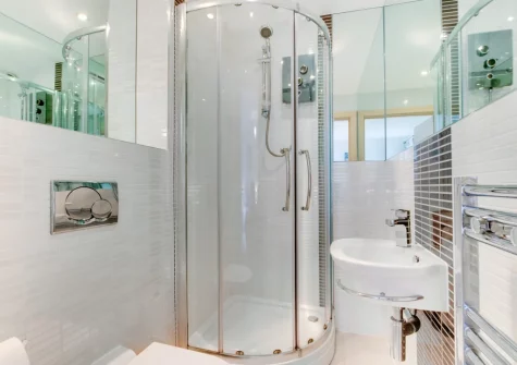 Bedroom #1 en-suite shower room at Harbour View, Looe