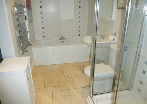 The bathroom at Harbour Watch, Brixham