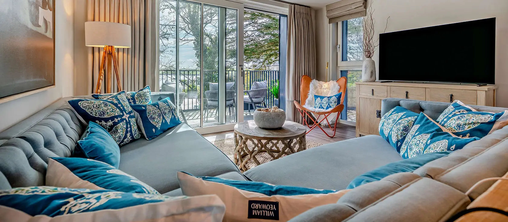 Harbour Watch, Padstow is a luxurious two-bedroom apartment in the heart of this beloved Cornish harbour town. Enjoy stunning estuary views, contemporary elegance, and easy access to Cornwall's coastal treasures and many local attractions.