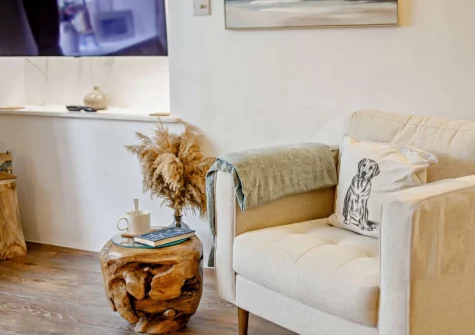 The living room at Harbour's Call, Polperro