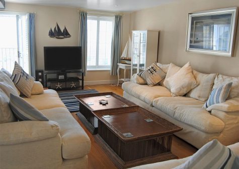 The living area at Harbourside Apartment, Mevagissey