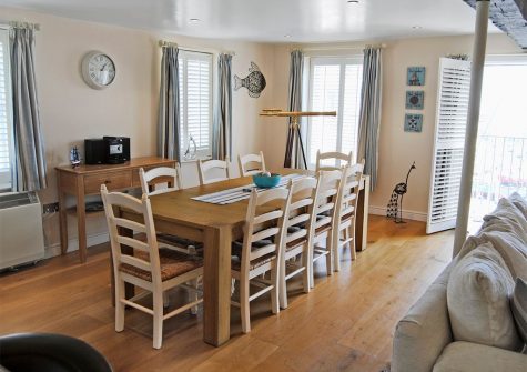 The dining area at Harbourside Apartment, Mevagissey