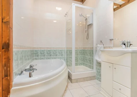 The bathroom at Harbourside Cottage, Padstow