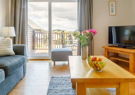 Harlyn, Retallack Resort & Spa, Winnard's Perch, is a stunning lodge retreat with a private hot tub, on-site spa facilities, and thrilling water sports. Explore Cornwall's beaches and attractions from this perfect base between Padstow and Newquay.