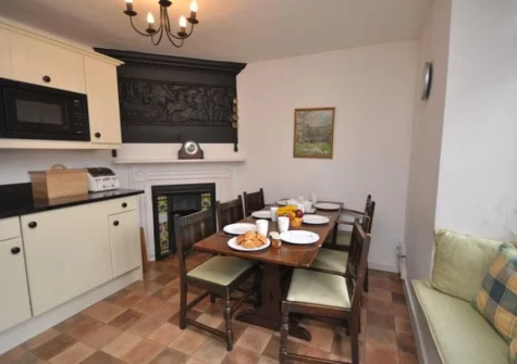 The kitchen & dining area at Harris Fam, Talaton