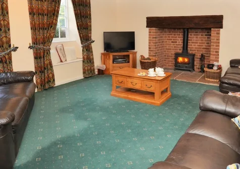 Harris Farm, Talaton is a charming farmhouse set on 120 acres of peaceful Devon countryside. Enjoy family fun with indoor pool, hot tub, and games rooms. Perfect for creating lasting family memories close to beautiful beaches and attractions.