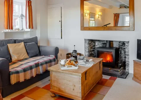 Hart Cottage, Polruan is a charming 2-bedroom riverside retreat featuring cosy open fires, enchanting river views, and waterfront location. Perfectly positioned for exploring Cornwall's dramatic coastline and family-friendly adventures.