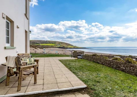 The terrace & outdoor sitting area at Hartland, Croyde