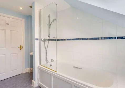 The bathroom at Hartland House, Appledore