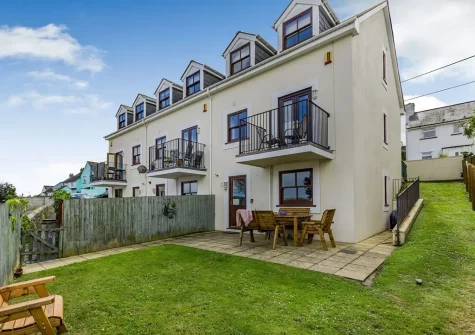 The patio, alfresco dining area & garden at Hartland House, Appledore