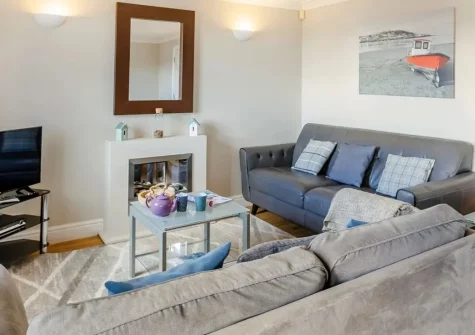 Hartland House, Appledore is a charming 3-storey retreat with stunning estuary views, enclosed garden, and balcony. Perfectly positioned to explore maritime heritage, surf at Westward Ho!, and discover North Devon's coastal treasures.