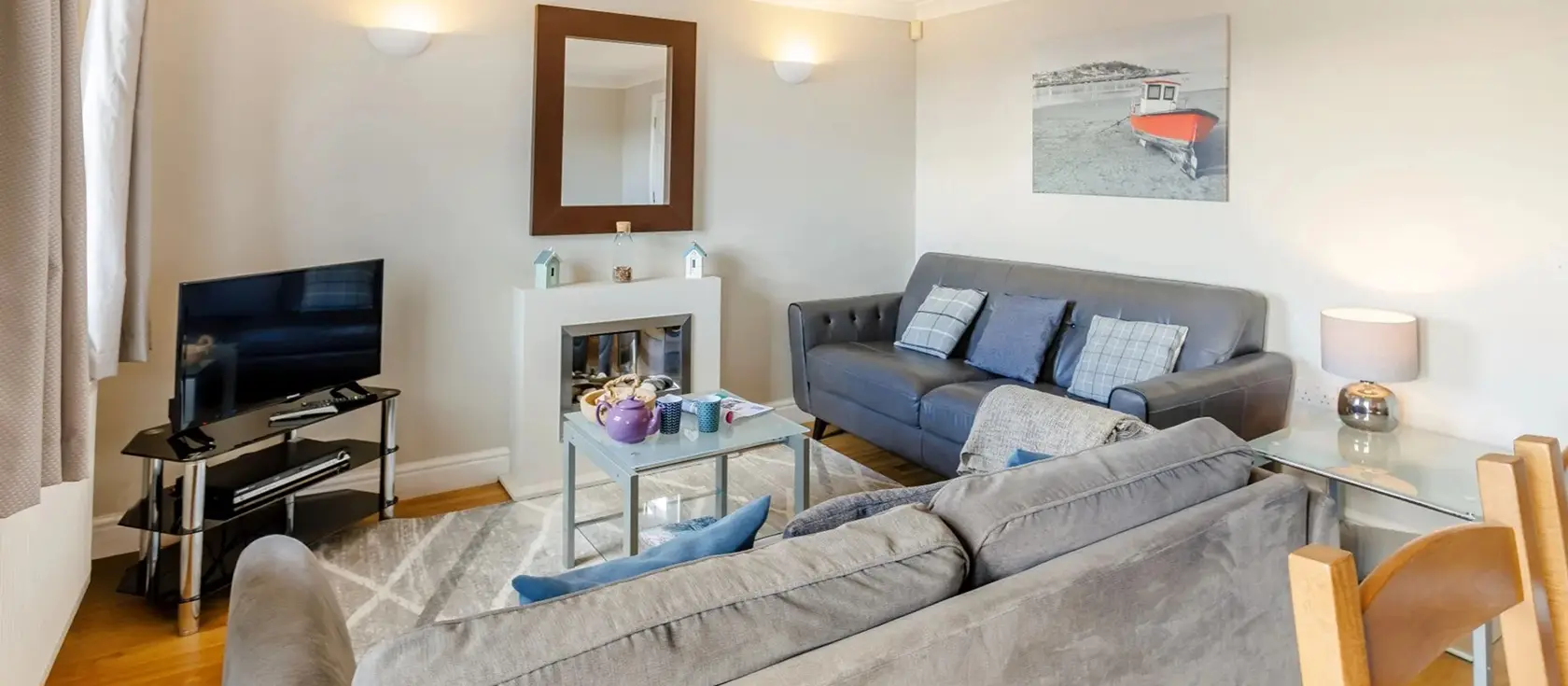Hartland House, Appledore is a charming 3-storey retreat with stunning estuary views, enclosed garden, and balcony. Perfectly positioned to explore maritime heritage, surf at Westward Ho!, and discover North Devon's coastal treasures.