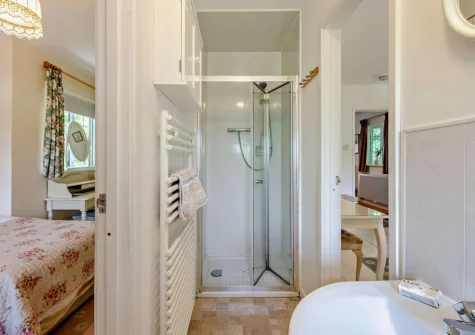 Bedroom #1 & #2 Jack 'n Jill en-suite shower room at Haytor Vale Lodge, Haytor