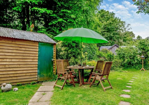 The enclosed garden & alfresco dining area at Haytor Vale Lodge, Haytor