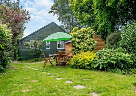 The enclosed garden & alfresco dining area at Haytor Vale Lodge, Haytor