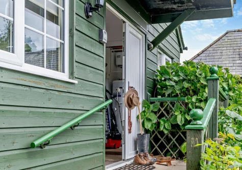 Arranged on one level, Haytor Vale Lodge features wooden floorboards, furniture & furnishings reflecting the history of this property