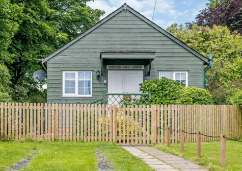 Haytor Vale Lodge is within walking distance of a pub, tearoom, tor & historic quarry